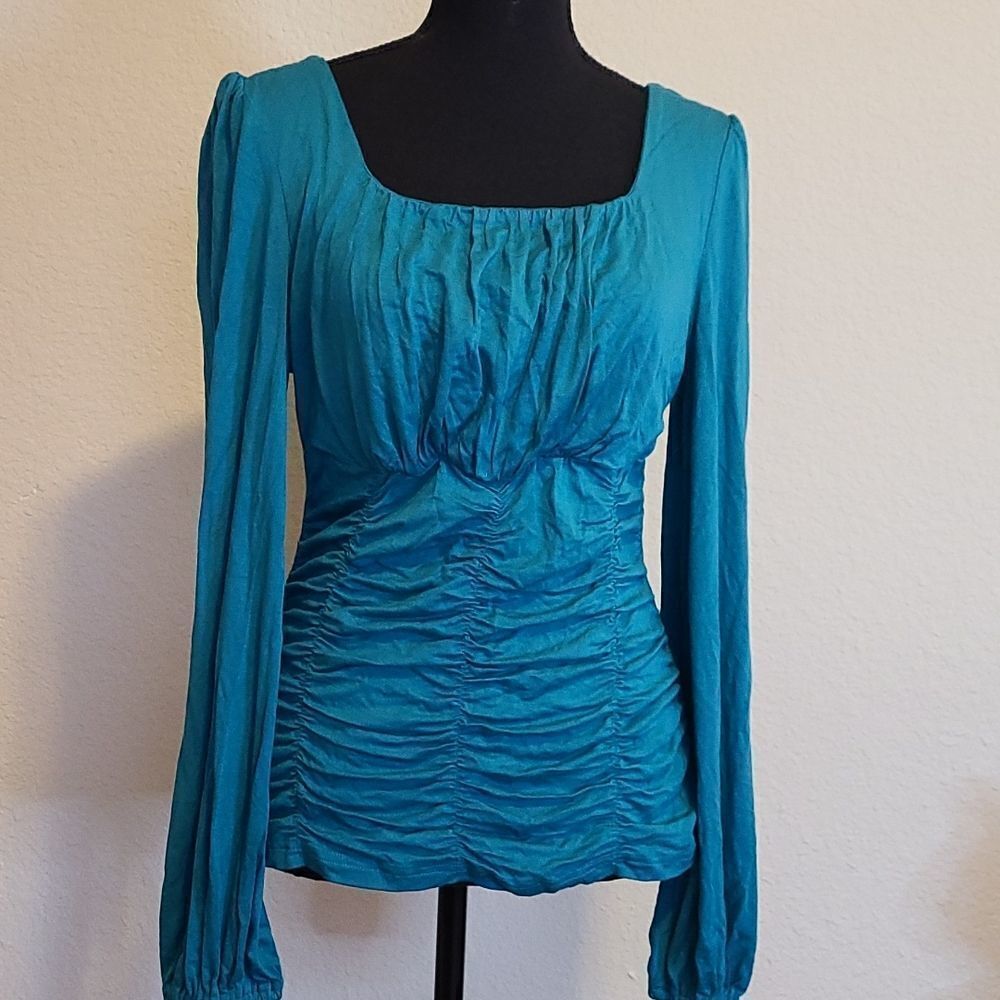 LIUMILAC Teal blue top looks a little more green in person